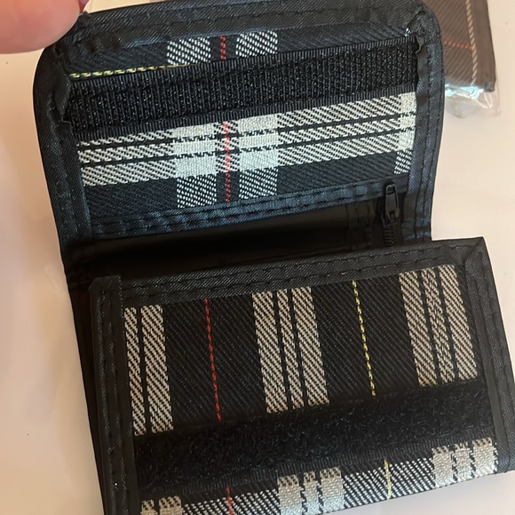 2 Brand New Powerpuff girls Velcro wallets - Picture 6 of 6